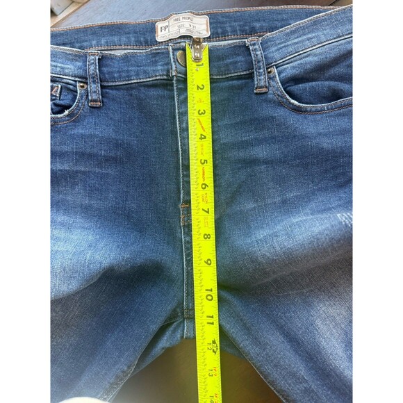 FREE PEOPLE Womens Size 31 Blue Denim Jeans Frayed Hem Factory Distressing - Picture 7 of 8